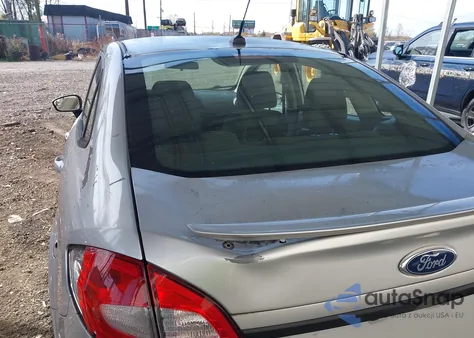 2013 Ford Fiesta Se z USA, uszkodzony, nr VIN 3FADP4BJ0DM218913